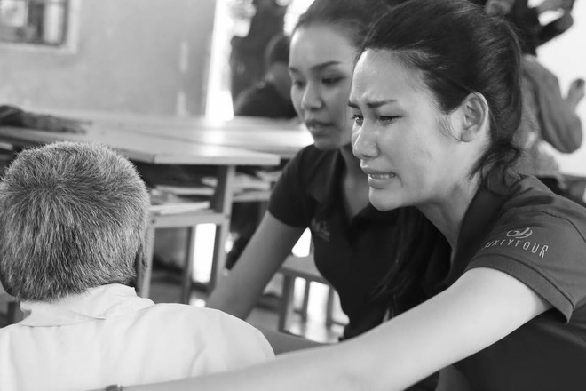 Nhiều ý kiến bất bình chuyện Hoa hậu Hoàn vũ VN vẫn tổ chức ở tâm bão đầy tang thương Nhiều ý kiến bất bình chuyện Hoa hậu Hoàn vũ VN vẫn tổ chức ở tâm bão đầy tang thương